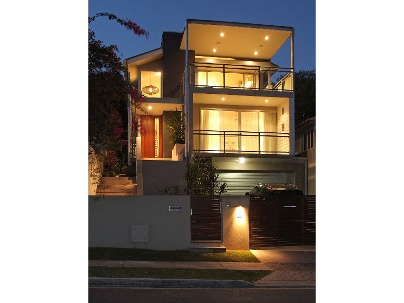 8 Sixth Avenue, Windsor QLD 4030