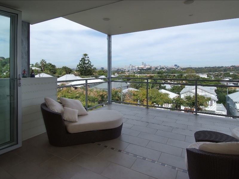 8 Sixth Avenue, Windsor QLD 4030