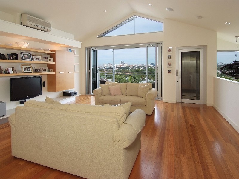 8 Sixth Avenue, Windsor QLD 4030