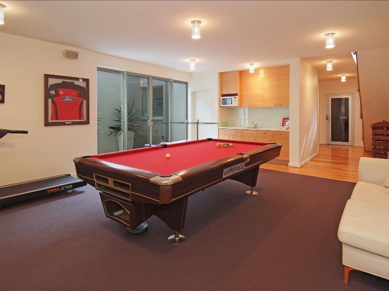 8 Sixth Avenue, Windsor QLD 4030