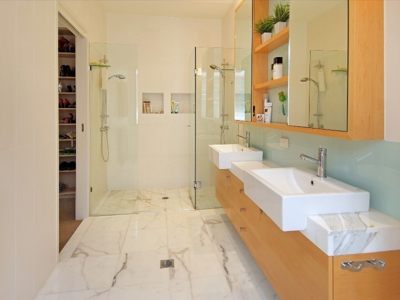 8 Sixth Avenue, Windsor QLD 4030