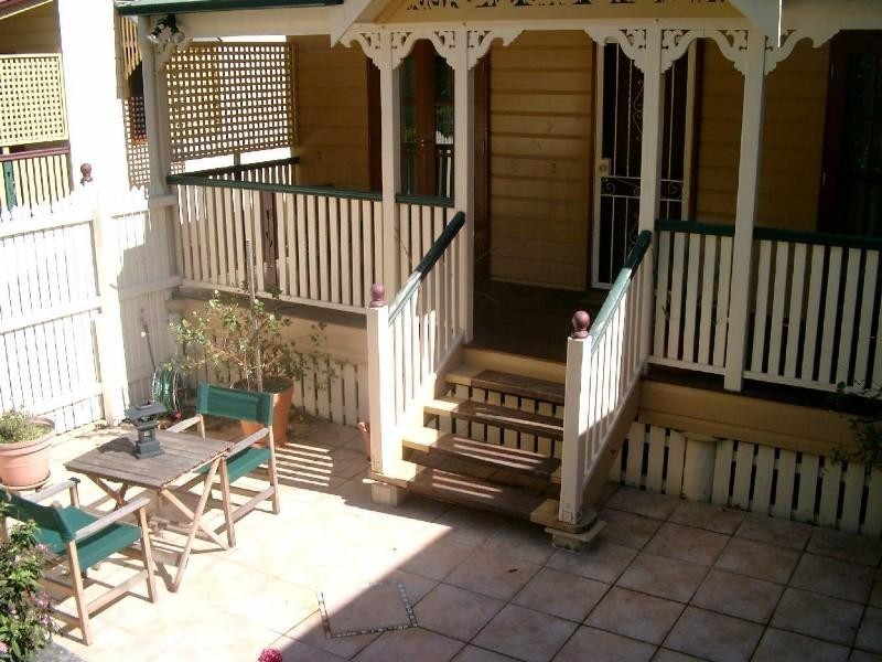 34 Lansdowne Street, Newmarket QLD 4051