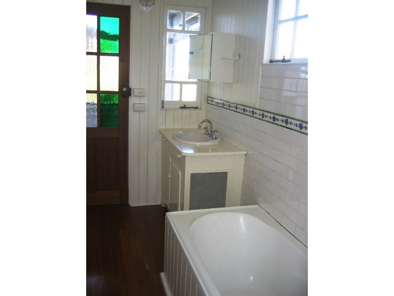 18 Corner Street, Grange QLD 4051