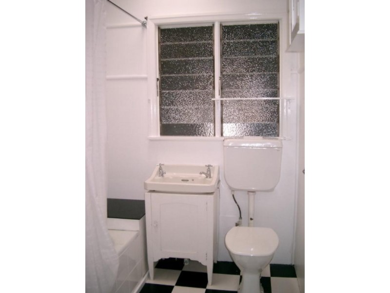 27 Bush Street, Windsor QLD 4030