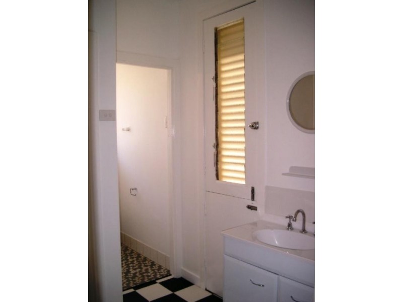 27 Bush Street, Windsor QLD 4030