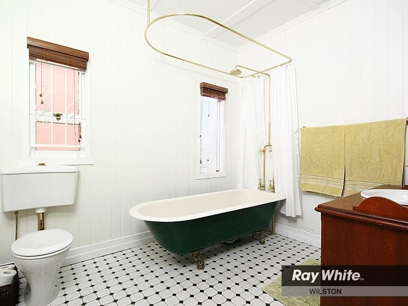 12 Sixth Avenue, Windsor QLD 4030