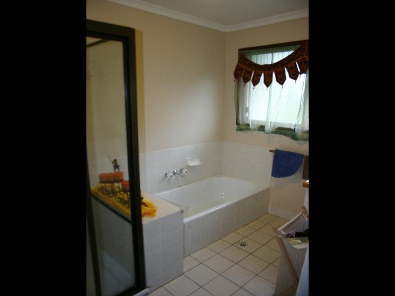 28 Barber Road, Ferny Hills QLD 4055