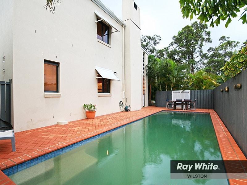 16 Ashley Road, Chermside West QLD 4032