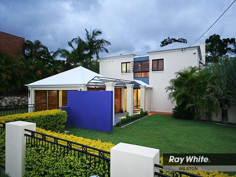 16 Ashley Road, Chermside West QLD 4032