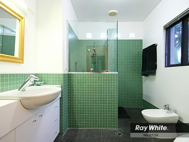 16 Ashley Road, Chermside West QLD 4032