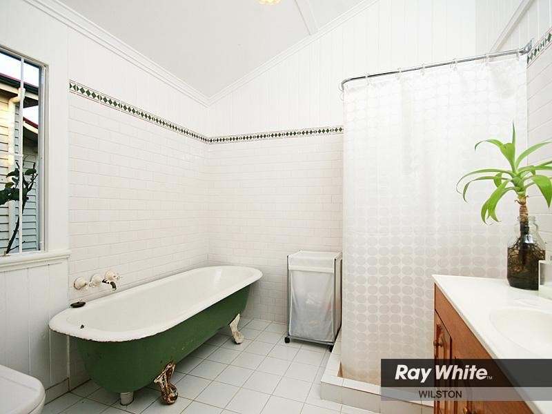 23 Bradley Avenue, Kedron QLD 4031