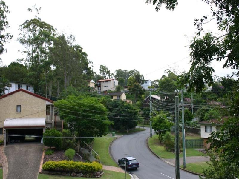 8 Yathong Court, Arana Hills QLD 4054