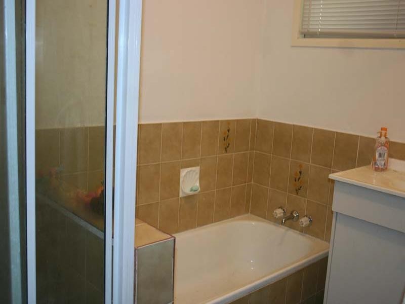 8 Yathong Court, Arana Hills QLD 4054