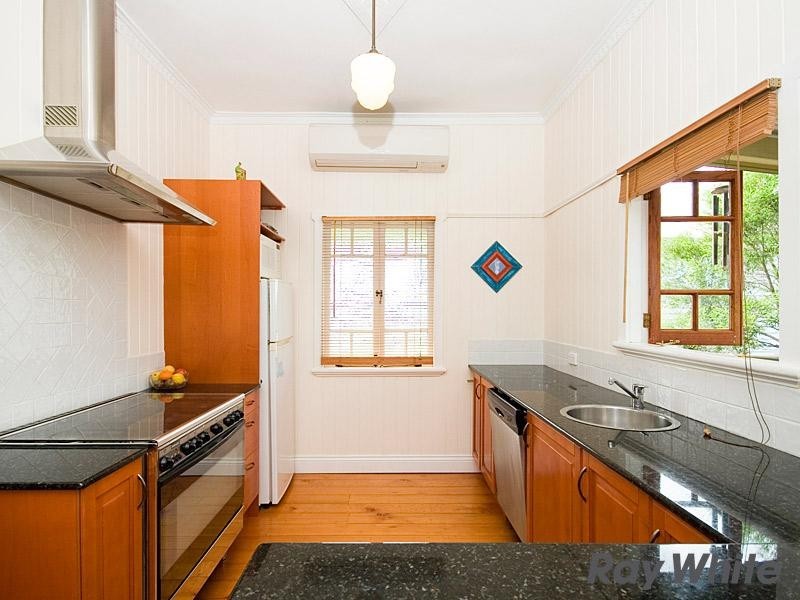 9 Bruce Street, Grange QLD 4051