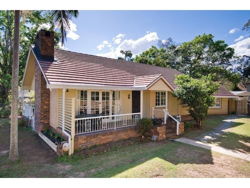 33 Marshall Lane, Kenmore QLD 4069