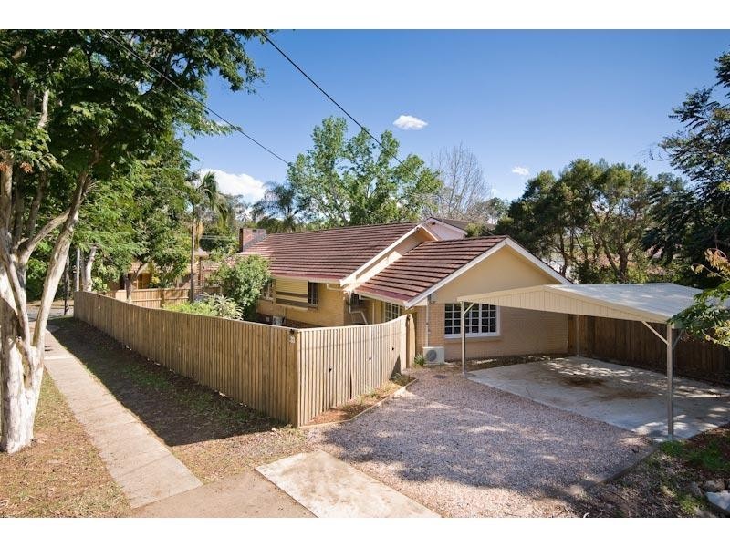 33 Marshall Lane, Kenmore QLD 4069