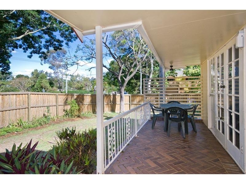 33 Marshall Lane, Kenmore QLD 4069
