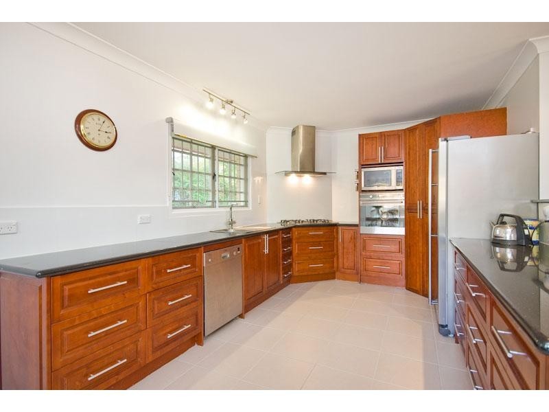 33 Marshall Lane, Kenmore QLD 4069