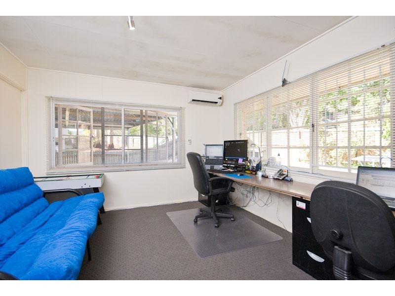 33 Marshall Lane, Kenmore QLD 4069