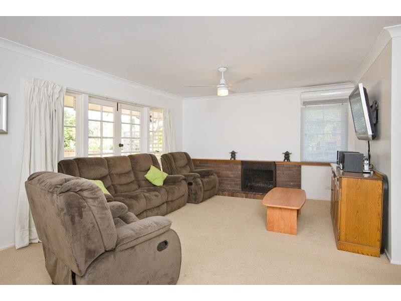 33 Marshall Lane, Kenmore QLD 4069