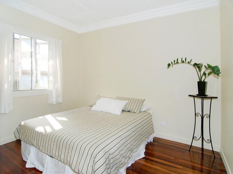 8 Hinkler Street, Kedron QLD 4031