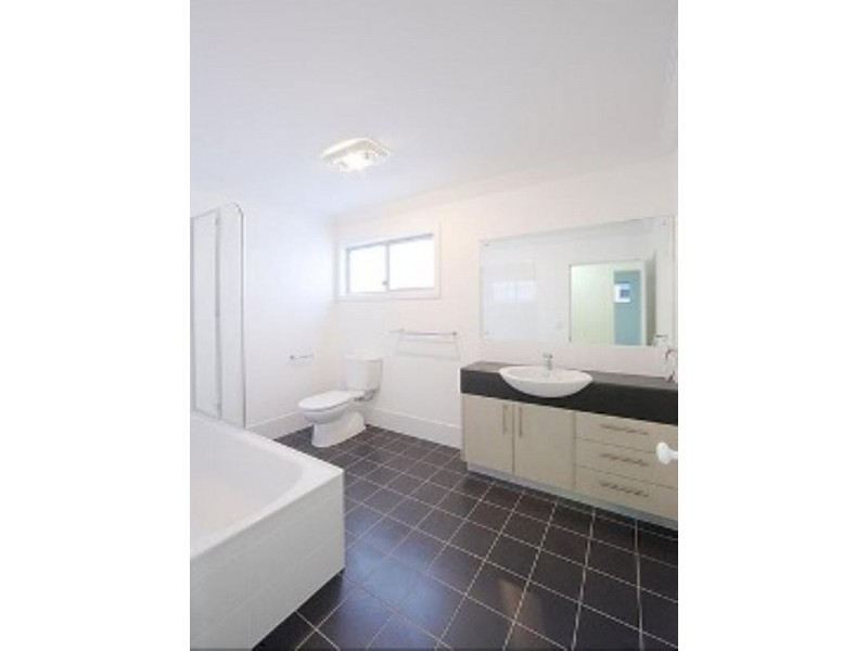 10 Bank Street, Windsor QLD 4030