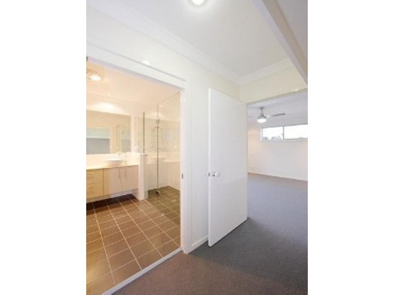 10 Bank Street, Windsor QLD 4030