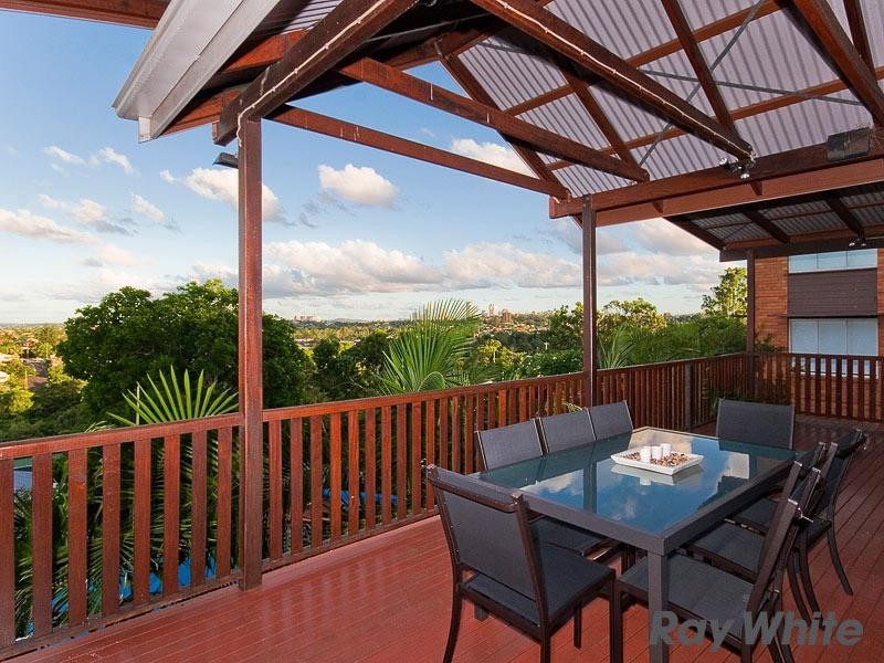 15 Bearsden Avenue, Newmarket QLD 4051