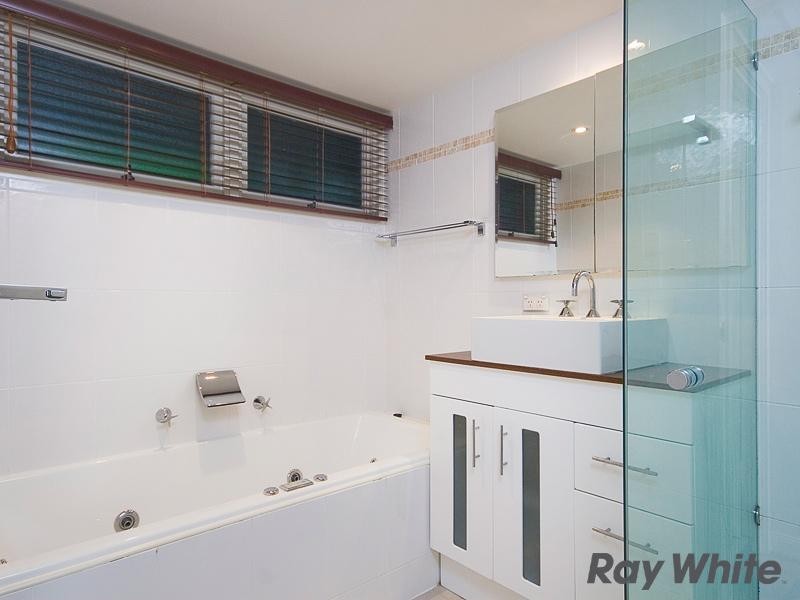 15 Bearsden Avenue, Newmarket QLD 4051