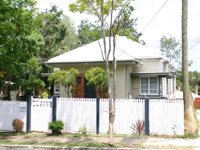 10 Thurlow Street, Newmarket QLD 4051