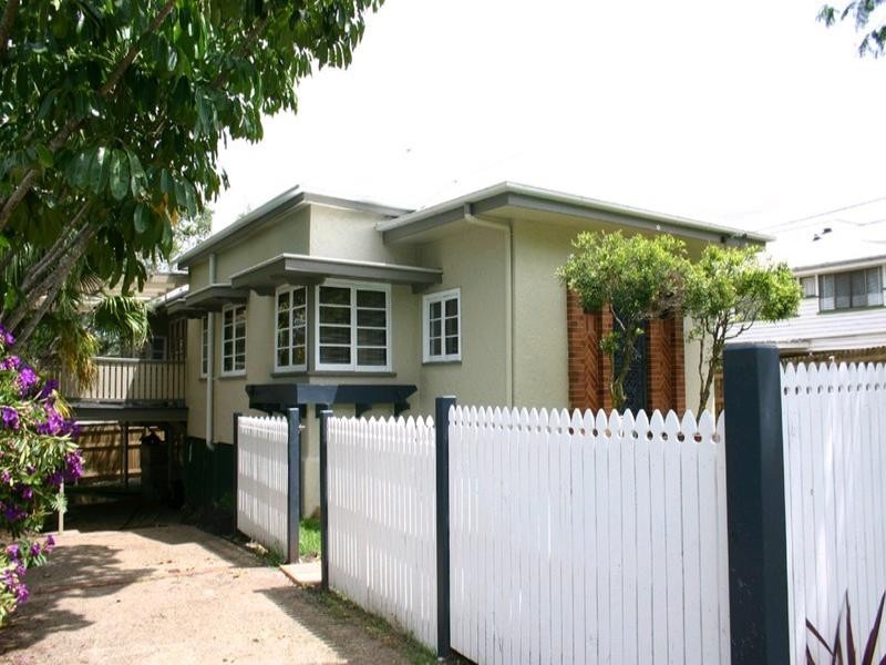 10 Thurlow Street, Newmarket QLD 4051