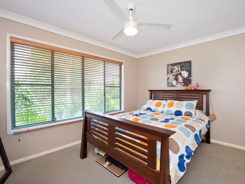 16 Larwood Place, Ferny Hills QLD 4055