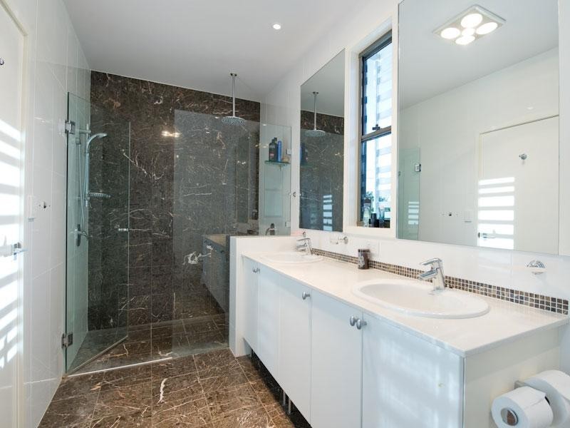 11 Goring Street, Newmarket QLD 4051