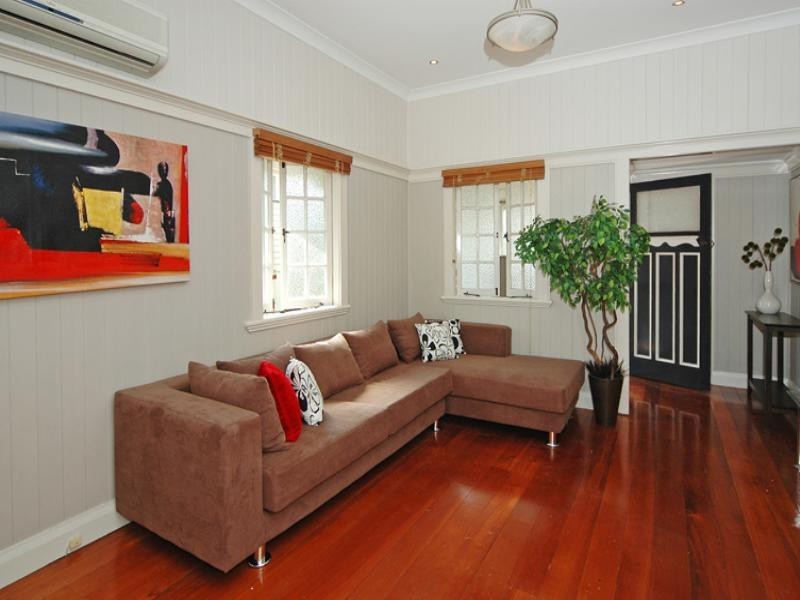 10 Travill Street, Newmarket QLD 4051