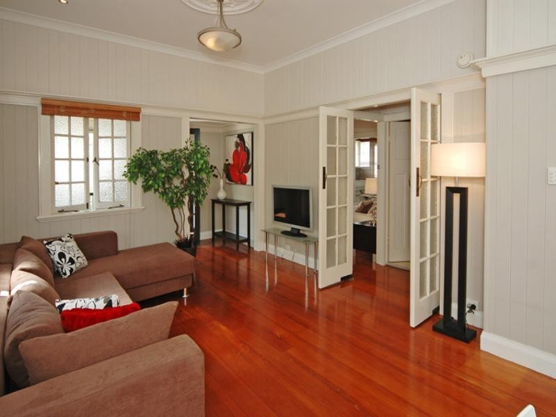 10 Travill Street, Newmarket QLD 4051