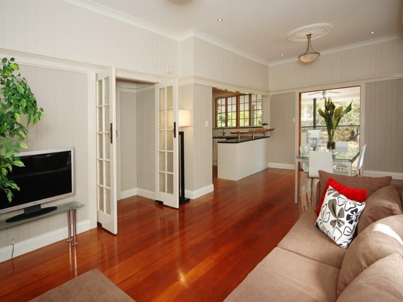 10 Travill Street, Newmarket QLD 4051