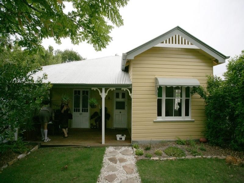 2 Fairleigh Street, Windsor QLD 4030