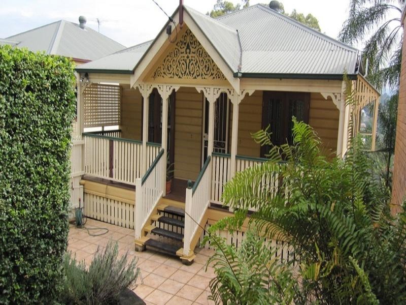 34 Lansdowne Street, Newmarket QLD 4051