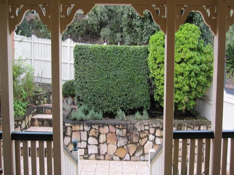 34 Lansdowne Street, Newmarket QLD 4051