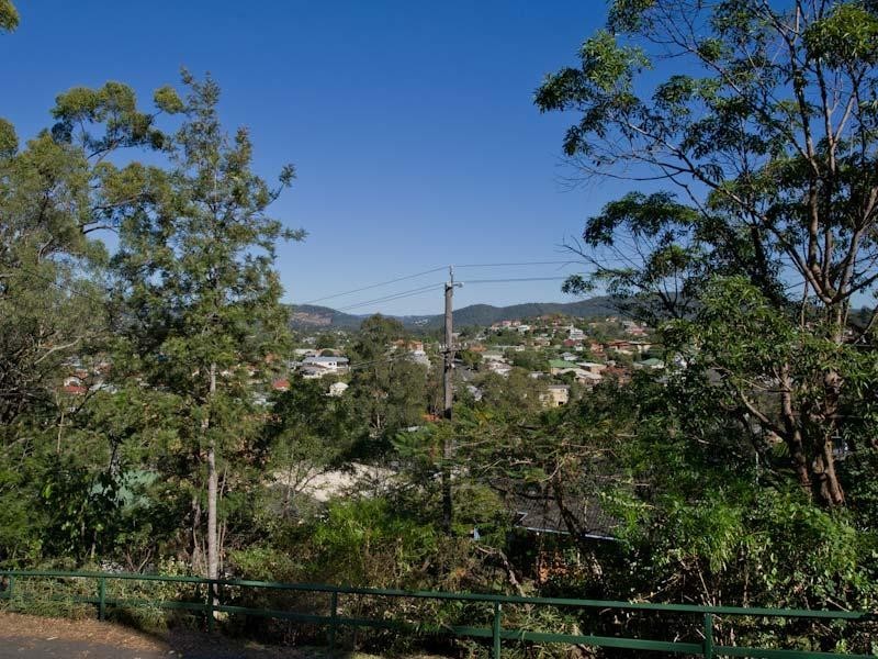 25 Lansdowne Street, Newmarket QLD 4051