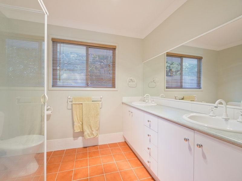 36 Larwood Place, Ferny Hills QLD 4055