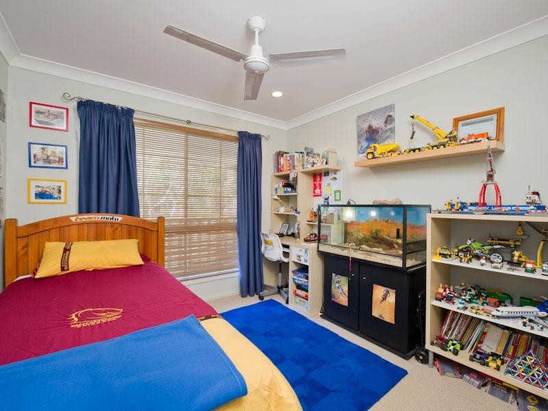 36 Larwood Place, Ferny Hills QLD 4055