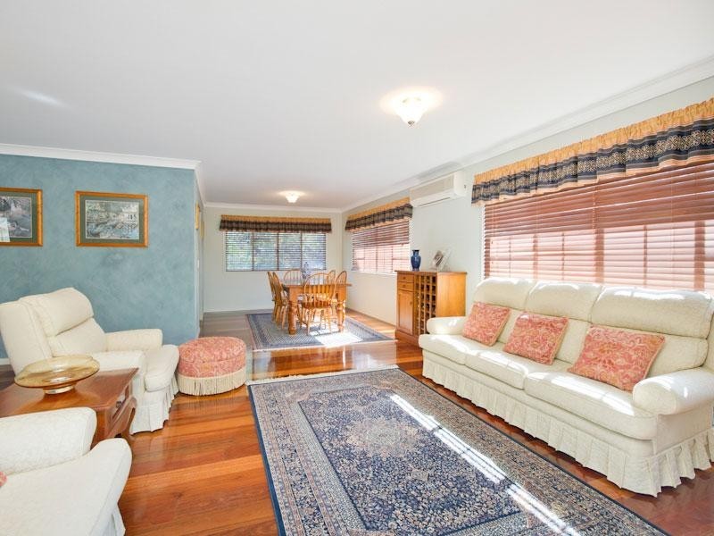 36 Larwood Place, Ferny Hills QLD 4055
