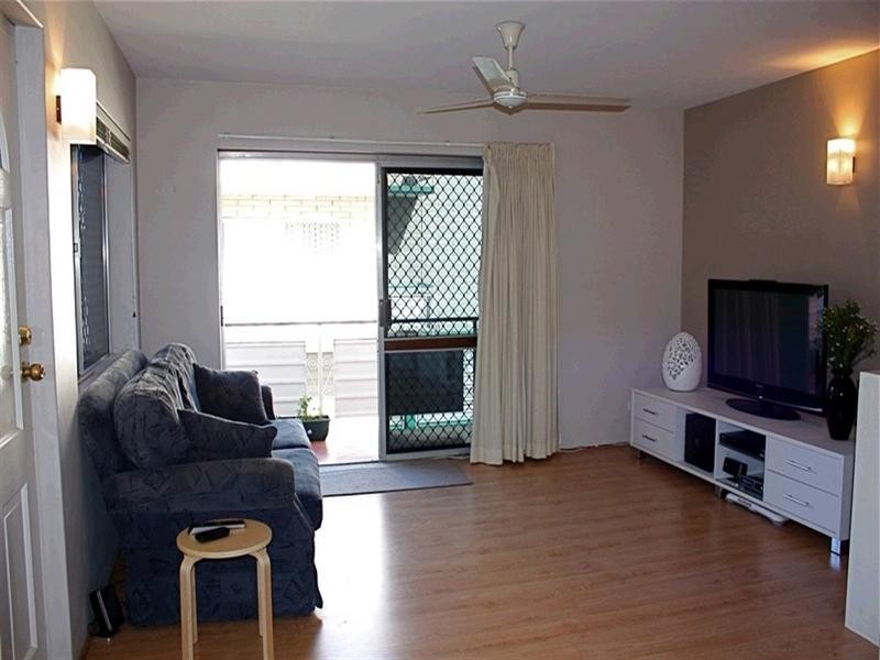 2/64 Alva Terrace, Gordon Park QLD 4031