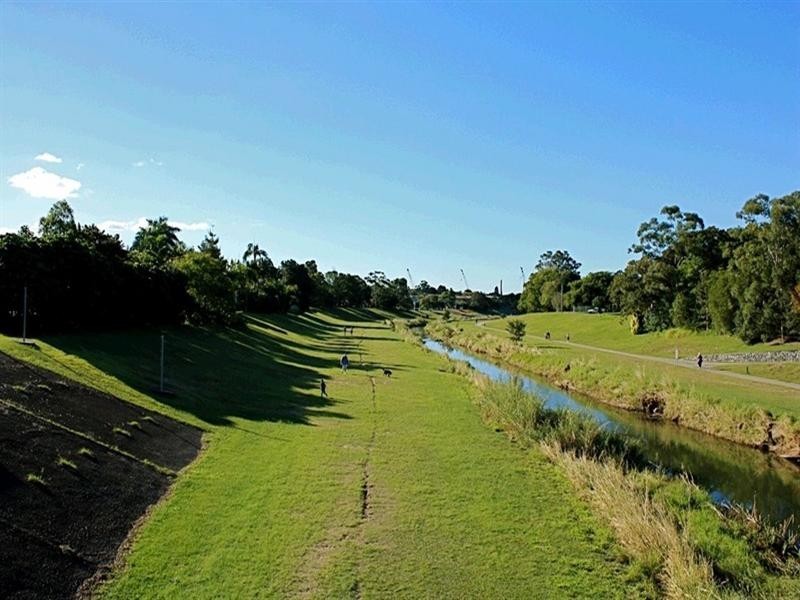 2/64 Alva Terrace, Gordon Park QLD 4031