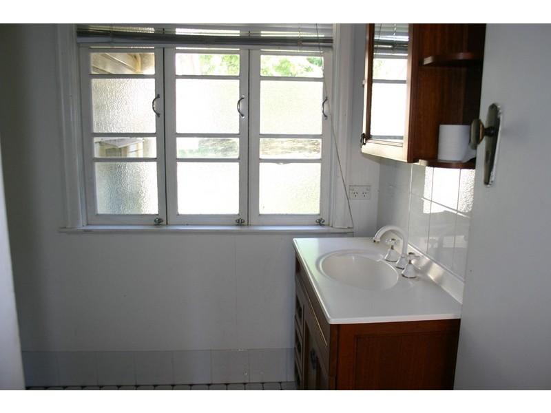 42 Gracemere Street, Newmarket QLD 4051