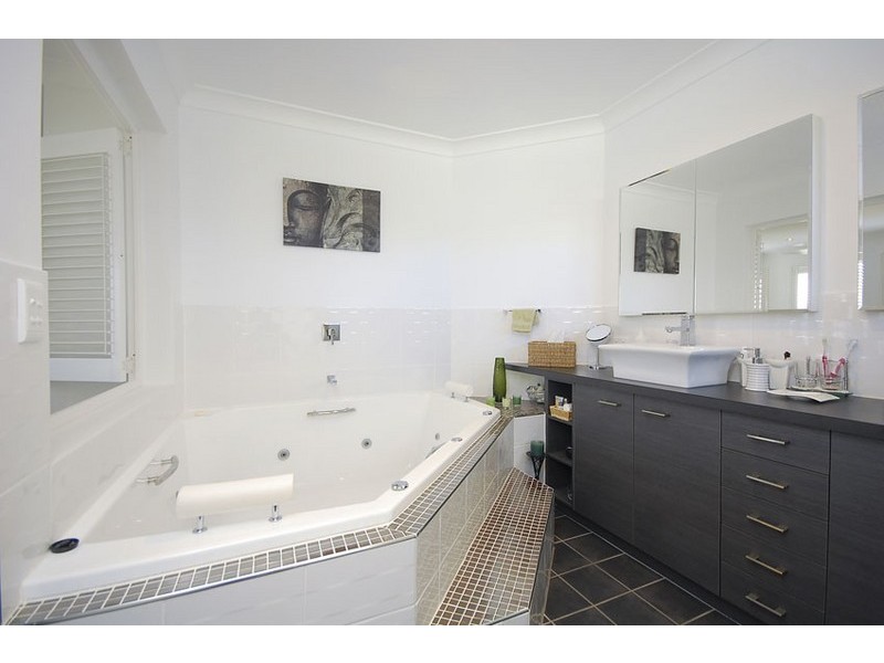 125 White Street, Wavell Heights QLD 4012