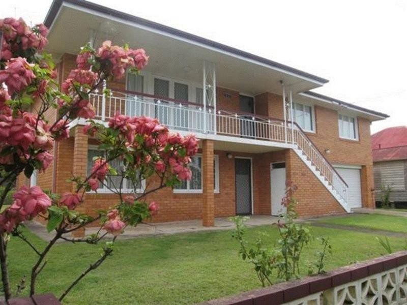 6 Tenth Avenue, Windsor QLD 4030