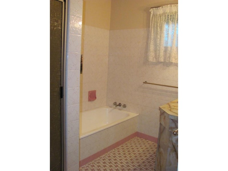 6 Tenth Avenue, Windsor QLD 4030