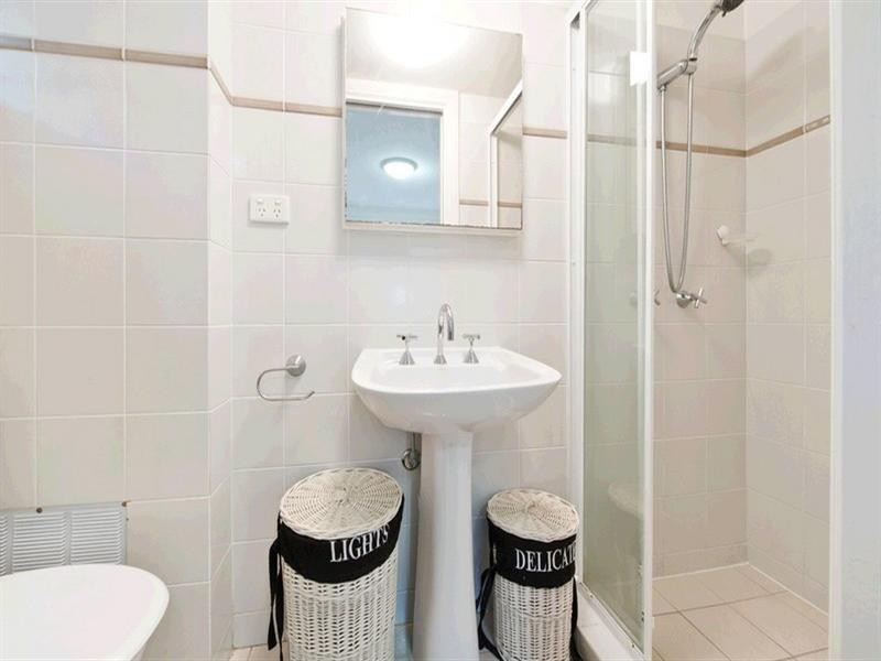 4/8 Clyde Road, Herston QLD 4006